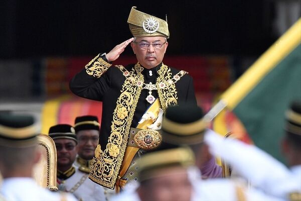 Malezya Kralı Sultan Abdullah törenle tacını giydi - Sputnik Türkiye