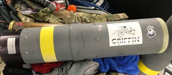 Bavulundan füze fırlatıcısı çıkan yolcu - Sputnik Türkiye