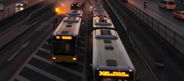 Avcılar'da metrobüs aracında yangın - Sputnik Türkiye