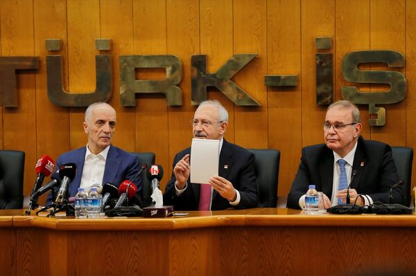 Kılıçdaroğlu, Türk-İş'i ziyaret etti: Aile kadrolaşması sadece CHP'de mi var?  - Sputnik Türkiye