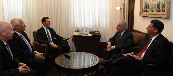 ABD Başkanı Donald Trump'ın damadı ve Başdanışmanı Jared Kushner ve İsrail Başbakanı Benyamin Netanyahu - Sputnik Türkiye