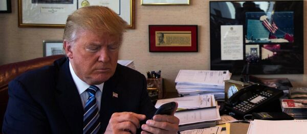 ABD Başkanı Donald Trump, attığı tweet’lerin, basının saldırılarına karşı tek savunma şekli olduğunu belirtti. - Sputnik Türkiye