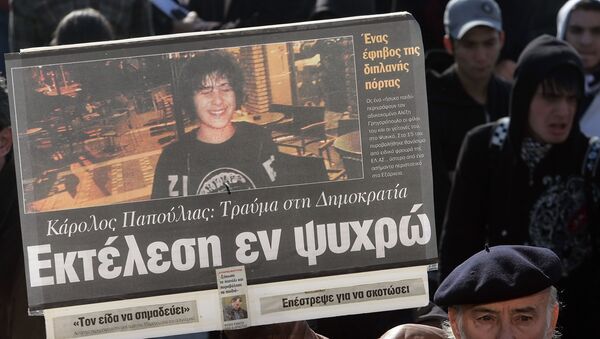 Yunanistan'da 15 yaşındaki Aleksis Grigoropoulos’un polis tarafından öldürülmesi protesto edildi. - Sputnik Türkiye