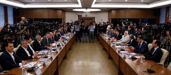 Aile, Çalışma ve Sosyal Hizmetler Bakanı Zehra Zümrüt Selçuk, 3 milyon 200 bin memur ile 2 milyona yakın memur emeklisinin 2020 ve 2021 yıllarındaki mali ve sosyal haklarının belirleneceği 5. Dönem Toplu Sözleşmesi'nin görüşmelerine katıldı. - Sputnik Türkiye