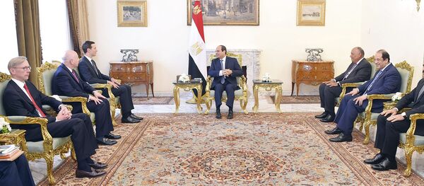Mısır Cumhurbaşkanı Abdulfettah Sisi ve ABD Başkanı Donald Trump'ın damadı ve Başdanışmanı Jared Kushner - Sputnik Türkiye