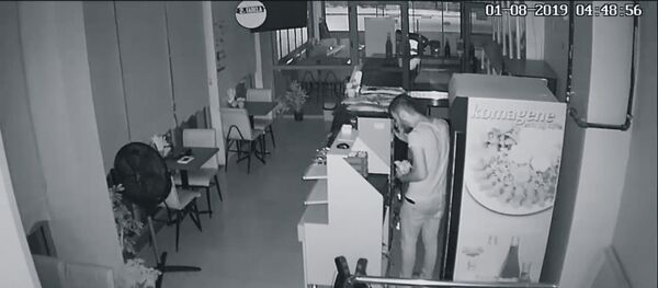 Çiğ köfteyi de yiyen hırsız - Sputnik Türkiye