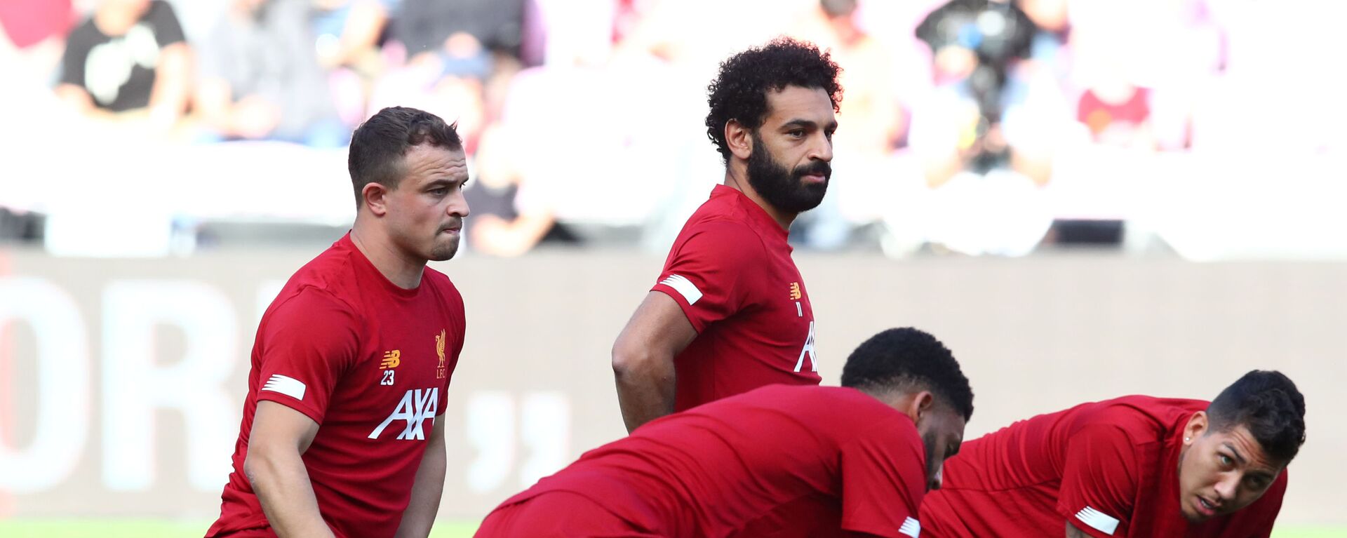 Maç önü ısınan Liverpool futbolcuları Mo Salah, Xherdan Shaqiri, Roberto Firmino - Sputnik Türkiye, 1920, 16.07.2024