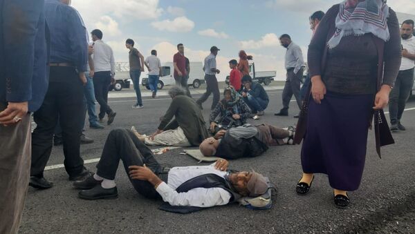 Şiddetli rüzgar diyaliz hastalarının minibüsünü devirdi: 8 yaralı - Sputnik Türkiye