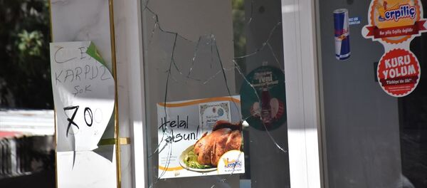 Adıyaman'da 13 yaşındaki çocuğu öldürdüğünü itiraf eden zanlının iş yeri taşlandı Adıyaman'da 13 yaşındaki çocuğu öldürdüğünü itiraf eden zanlının iş yeri taşlandı - Sputnik Türkiye