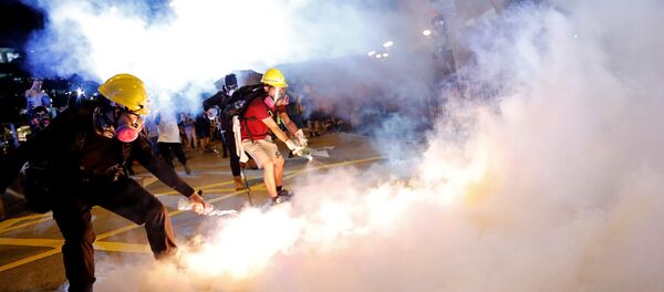 Çin'in Hong Kong Özel İdare Bölgesi'nde, zanlıların Çin'e iadesini kolaylaştıran yasa tasarısına karşı on binlerce göstericinin katıldığı protesto - Sputnik Türkiye