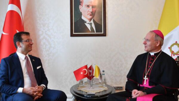 İstanbul Büyükşehir Belediye Başkanı Ekrem İmamoğlu, Vatikan Büyükelçisi Başpiskopos Paul Russel ile görüştü.  - Sputnik Türkiye