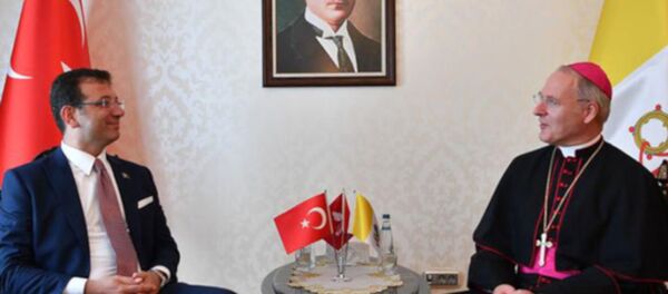 İstanbul Büyükşehir Belediye Başkanı Ekrem İmamoğlu, Vatikan Büyükelçisi Başpiskopos Paul Russel ile görüştü.  - Sputnik Türkiye