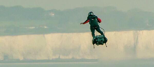 Fransız mucit Manş Denizi'ni uçan kaykayla geçti - Sputnik Türkiye