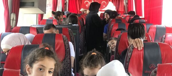 Esenyurt Belediyesi 115 Suriyeliyi daha ülkelerine yolcu etti. Esenyurt Belediyesi 115 Suriyeliyi daha ülkelerine yolcu etti. - Sputnik Türkiye