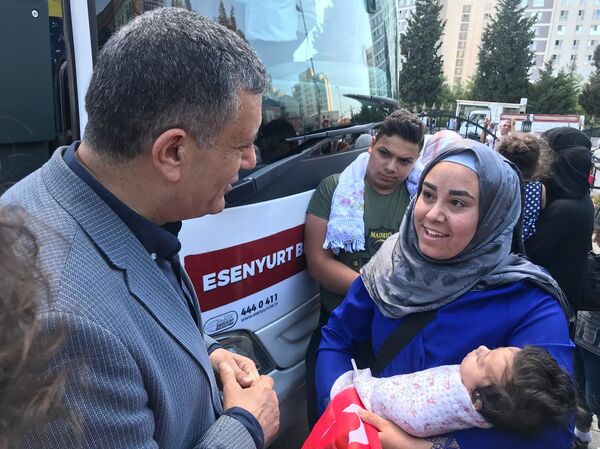 Esenyurt'tan 117 Suriyeli daha ülkelerine gönderildi - Sputnik Türkiye