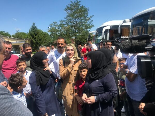 Esenyurt'tan 117 Suriyeli daha ülkelerine gönderildi - Sputnik Türkiye