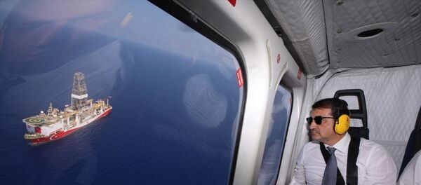 Bölgedeki sondaj çalışmalarını yerinde incelemek üzere Kuzey Kıbrıs’a gelen Bakan Dönmez - Sputnik Türkiye