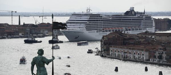Dev yolcu gemilerinin Venedik'e girişi yasaklanıyor - Sputnik Türkiye