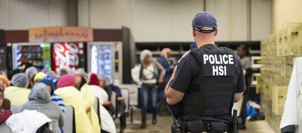    ABD'de gözaltına alınan göçmenler - Sputnik Türkiye