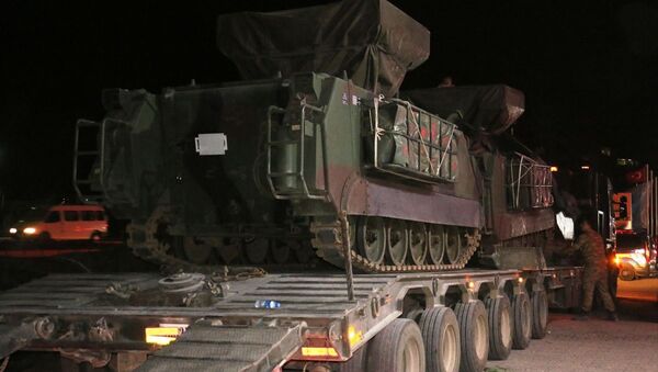 Suriye sınırındaki birliklere takviye amacıyla gönderilen askeri konvoy Şanlıurfa'nın Akçakale ve Suruç ilçesine ulaştı. - Sputnik Türkiye