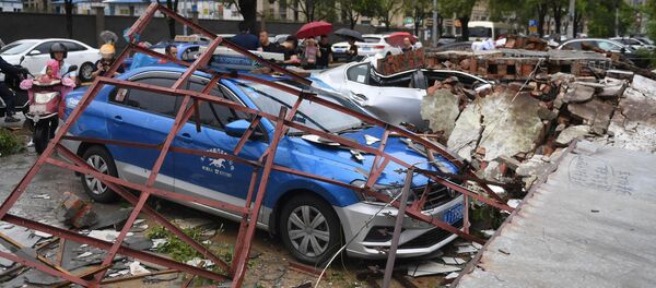 Cars are damaged after typhoon Lekima made landfall in Wenling, Zhejiang province, China August 10, 2019. Wang Gang/CNS via REUTERS ATTENTION EDITORS - THIS IMAGE WAS PROVIDED BY A THIRD PARTY. CHINA OUT. - Sputnik Türkiye