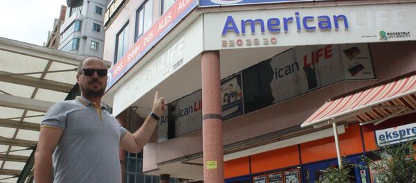 Bursa'da faaliyet gösteren bir eğitim kurumuna, yabancı isimli tabela astığı için para cezası kesildi. - Sputnik Türkiye