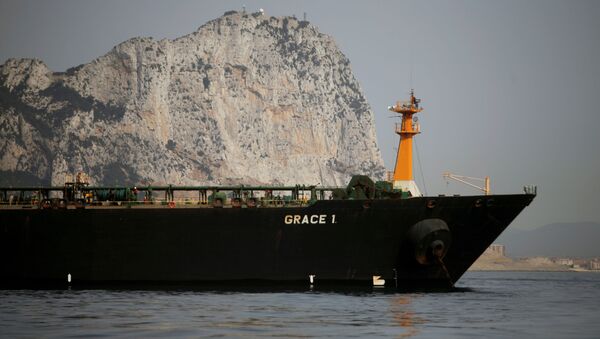Cebelitarık'ta 40 gün sonra serbest bırakılan İran'a ait Grace 1 isimli tanker - Sputnik Türkiye