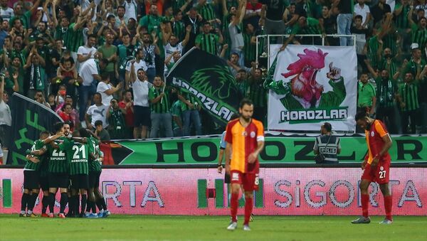 Üç kupalı şampiyon Galatasaray, sezonun açılış maçında kayıpla başladı - Sputnik Türkiye