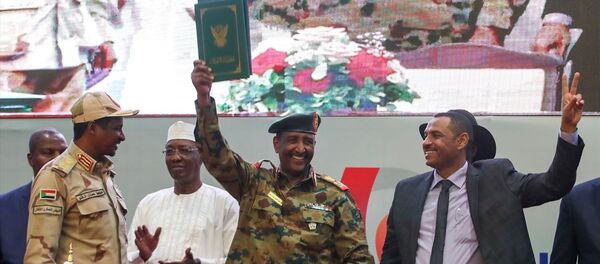 Sudan'da geçiş dönemini başlatacak Anayasal Bildiri anlaşması imzalandı - Sputnik Türkiye