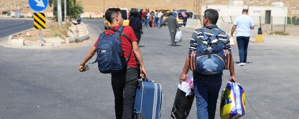 Bayram ziyaretinden dönen Suriyeliler - Sputnik Türkiye