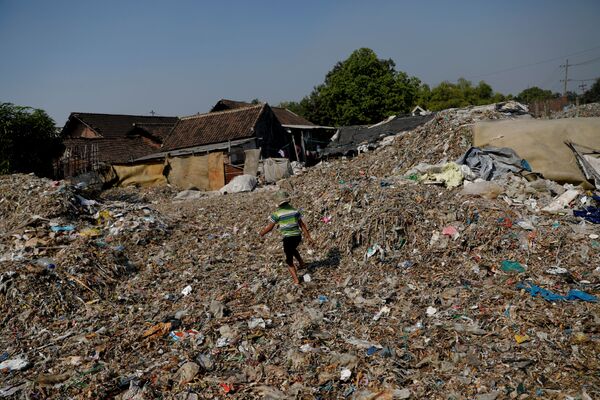 Endonezya’daki ‘çöp köyü’nden çarpıcı kareler - Sputnik Türkiye