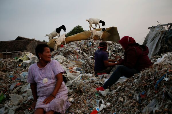 Endonezya’daki ‘çöp köyü’nden çarpıcı kareler - Sputnik Türkiye