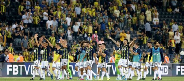 Sarı-lacivertli takım, Süper Lig'in ilk haftasında Gazişehir Gaziantep'i 5-0 yenerek, 123 hafta sonra liderlik koltuğuna oturdu. Fenerbahçe, Süper Lig'de 35 maç sonra ilk kez 5 gol birden attı - Sputnik Türkiye