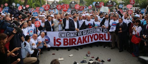  Memur-Sen'den bakanlık önünde boş cüzdan eylemi - Sputnik Türkiye