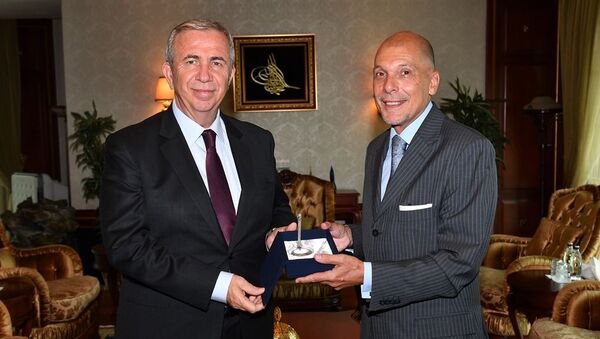 Ankara Büyükşehir Belediye Başkanı Mansur Yavaş ve  Arjantin Cumhuriyeti Büyükelçisi Jorge Alejandro Mastropietro - Sputnik Türkiye