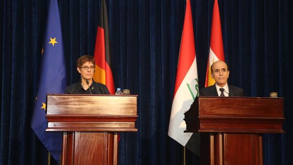 Almanya Savunma Bakanı Annegret Kramp Karrenbauer ve Irak Kürt Bölgesel Yönetimi (IKBY) Peşmerge Bakanı Şoreş İsmail  - Sputnik Türkiye