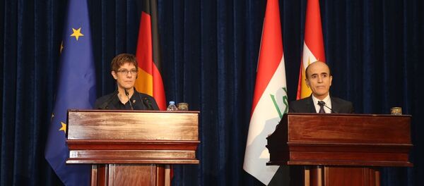 Almanya Savunma Bakanı Annegret Kramp Karrenbauer ve Irak Kürt Bölgesel Yönetimi (IKBY) Peşmerge Bakanı Şoreş İsmail  - Sputnik Türkiye