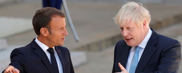 Emmanuel Macron ve Boris Johnson  - Sputnik Türkiye