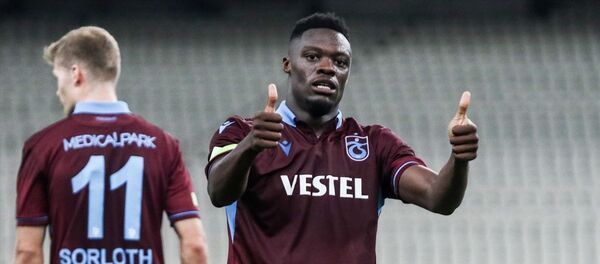 UEFA Avrupa Ligi play-off turu ilk maçında Trabzonspor, Yunanistan temsilcisi AEK ile OAKA Spyros Louis Stadı'nda karşılaştı. Trabzonspor oyuncusu Caleb Ekuban (fotoğrafta) golden sonra sevinç yaşadı. - Sputnik Türkiye