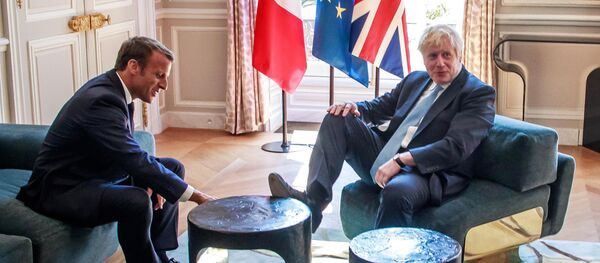 İngiltere’nin yeni Başbakanı Boris Johnson resmi temaslarındaki rahatlığı ile dikkat çekti. - Sputnik Türkiye