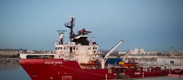 Sınır Tanımayan Doktorlar Örgütü ve SOS Akdeniz tarafından idare edilen Ocean Viking gemisi - Sputnik Türkiye