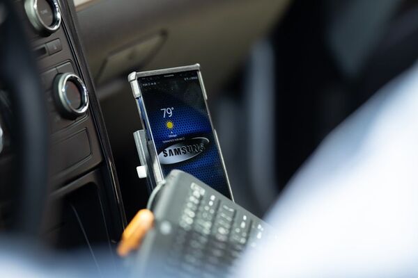 Polislere Samsung’un akıllı telefonları dağıtılıyor - Sputnik Türkiye