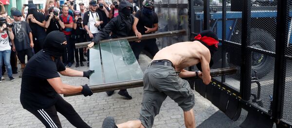 Fransa'da G7 Zirvesi karşıtı gösteriler çatışmaya dönüştü - Sputnik Türkiye