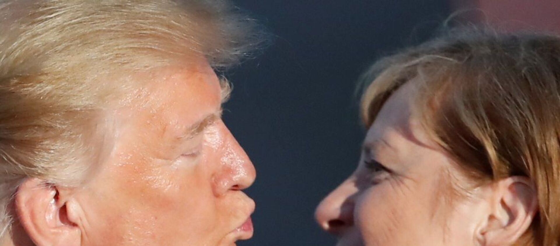 Donald Trump ve Angela Merkel G7 zirvesinde - Sputnik Türkiye, 1920, 28.11.2019
