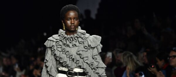 Sudan kökenli Avustralyalı model Adut Akech - Sputnik Türkiye