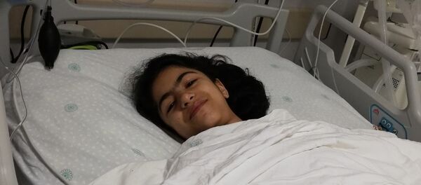 Kavgada arada kalıp boynuna makas saplanan küçük Ezel felç kalacak - Sputnik Türkiye