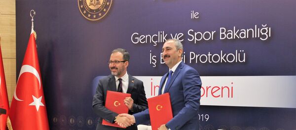 Adalet Bakanı Abdulhamit Gül ile Gençlik ve Spor Bakanı Mehmet Muharrem Kasapoğlu - Sputnik Türkiye