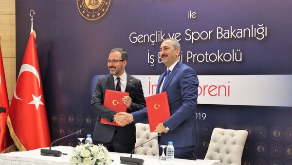 Adalet Bakanı Abdulhamit Gül ile Gençlik ve Spor Bakanı Mehmet Muharrem Kasapoğlu - Sputnik Türkiye