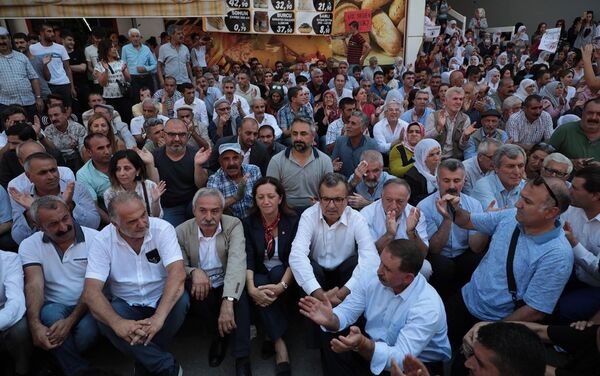 Halkların Demokratik Partisi’nin (HDP) 3 büyükşehir belediyesine kayyum atamalarına karşı başlatılan protesto eylemleri 9. gününde devam ediyor. - Sputnik Türkiye