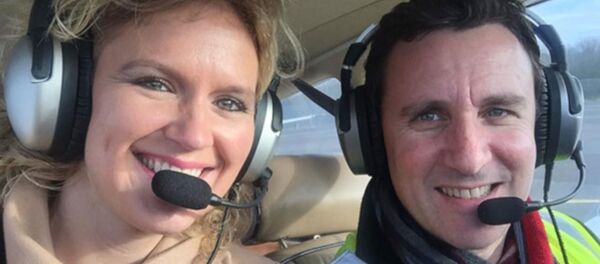 Ödüllü İngiliz besteci Jonathan Goldstein, BBC Konser Orkestrası üyesi eşi Hannah ve bebekleri, İsviçre’den İtalya’ya seyahat ettikleri sırada bulundukları uçağın düşmesi sonucu hayatlarını kaybetti. - Sputnik Türkiye